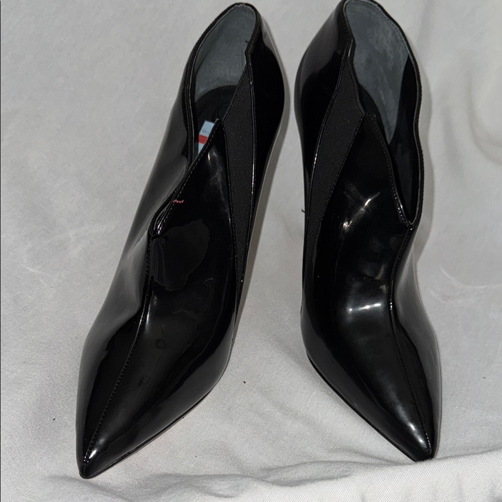 LAST CHANCE Guess Black Patent Leather Heels